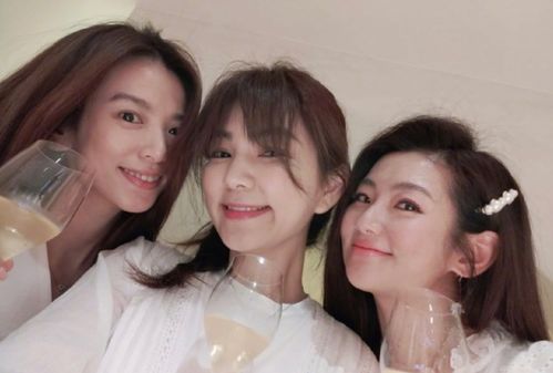 ella晒合照庆s.h.e出道20周年,三姐妹亲密同框闺蜜情深