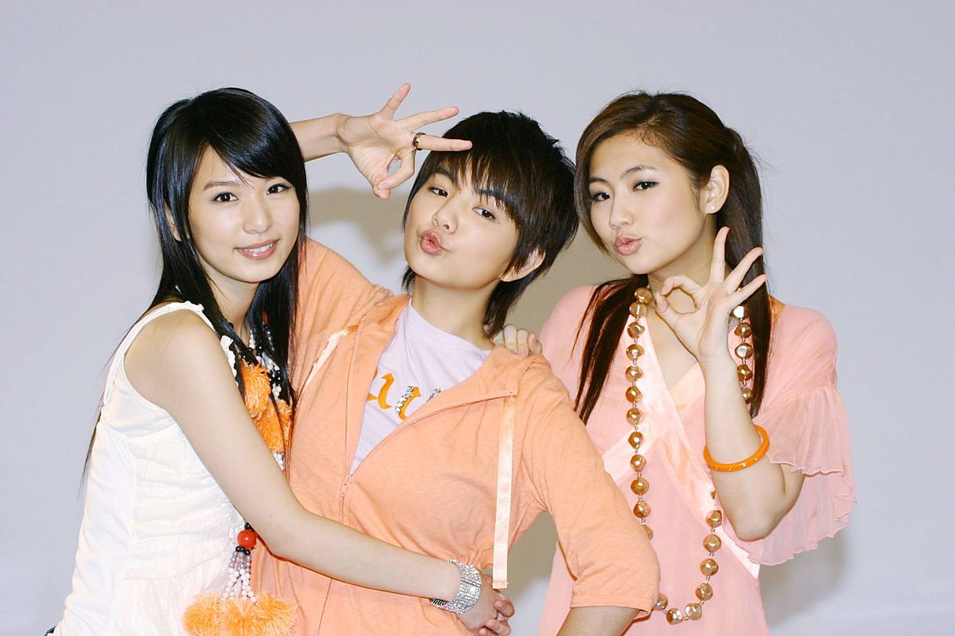 S.H.E巡回演唱会第三场盛大开启，Selina、Ella与Hebe齐聚献唱