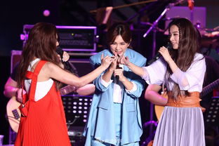 S.H.E演唱会惊喜瞬间 Ella儿子劲宝登台抢话筒，萌翻全场